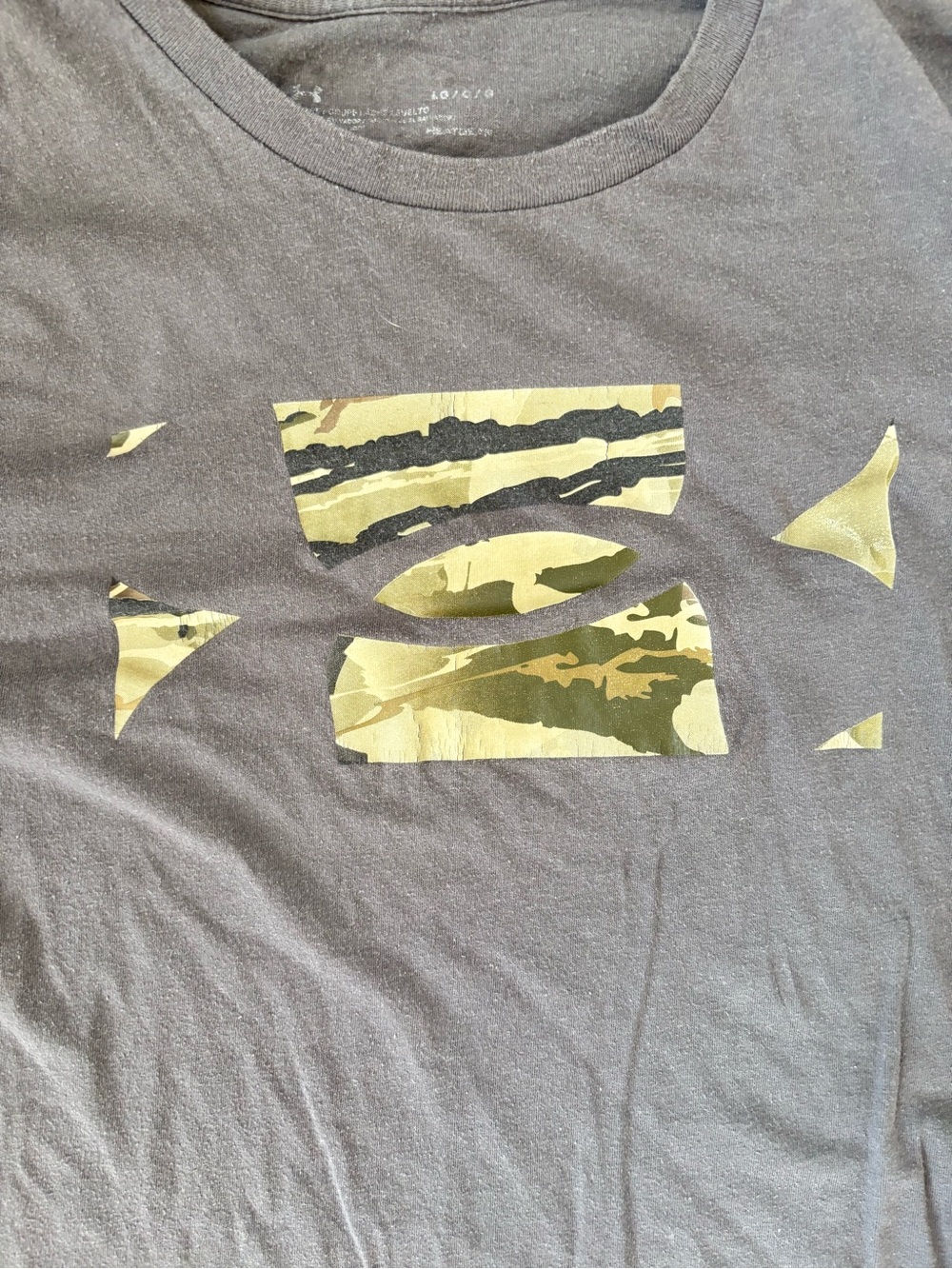 Under Armour Men’s Large Gray Camo Logo T-Shirt - Picture 2 of 4